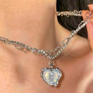 Heart pendant rhinestones necklace